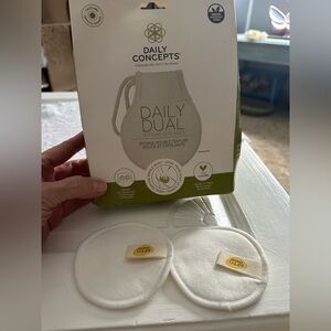 Daily Concepts White Dual Texture Scrubber